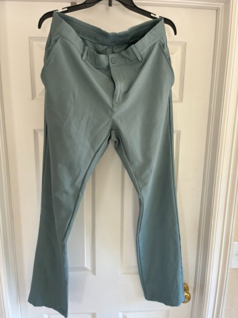Greg Norman golf pants, size 32X32, in excellent condition
